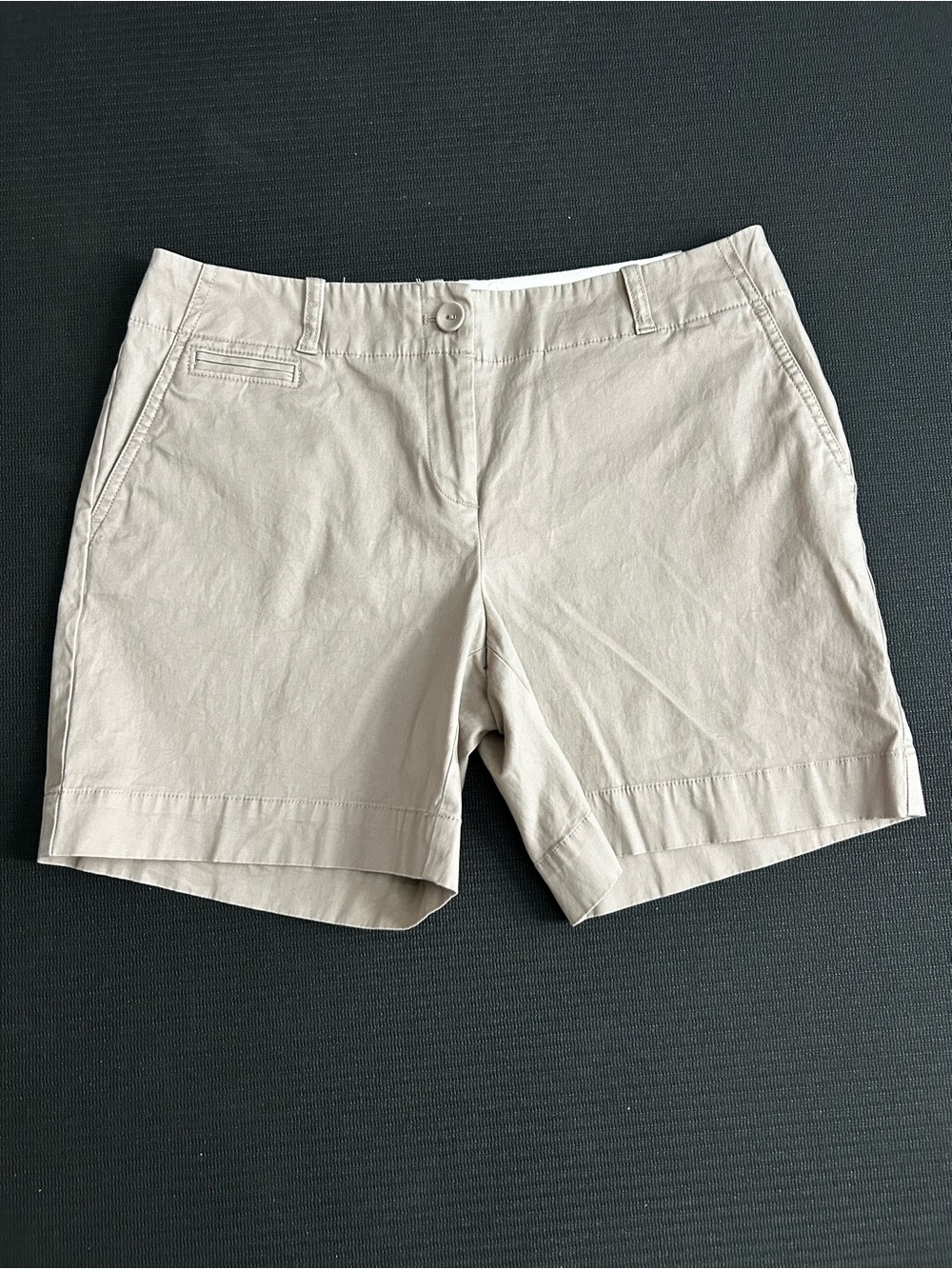 Talbots 6” Flat Front Khaki Short size 8 petite